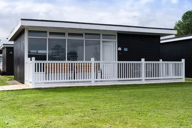 57 CHERRY PARK, pet friendly, with a garden in Chapel St Leonards