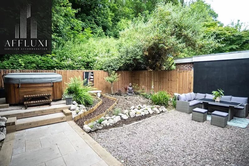 Ironbridge Hot Tub Retreat - Sleeps 10