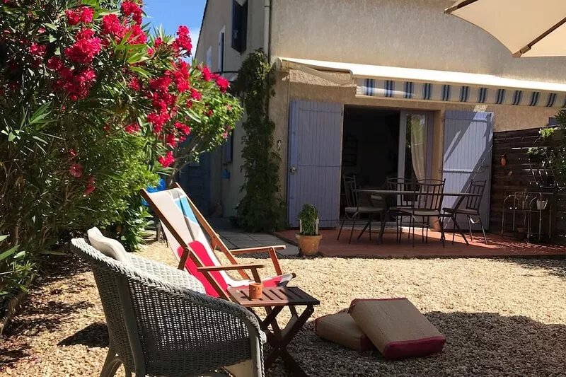 Pretty mas in a private residence in the heart of Provence in Maussane les