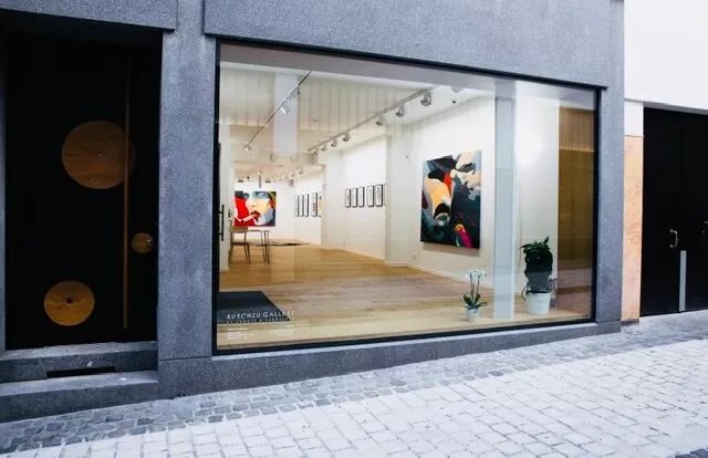 Buronzu Gallery