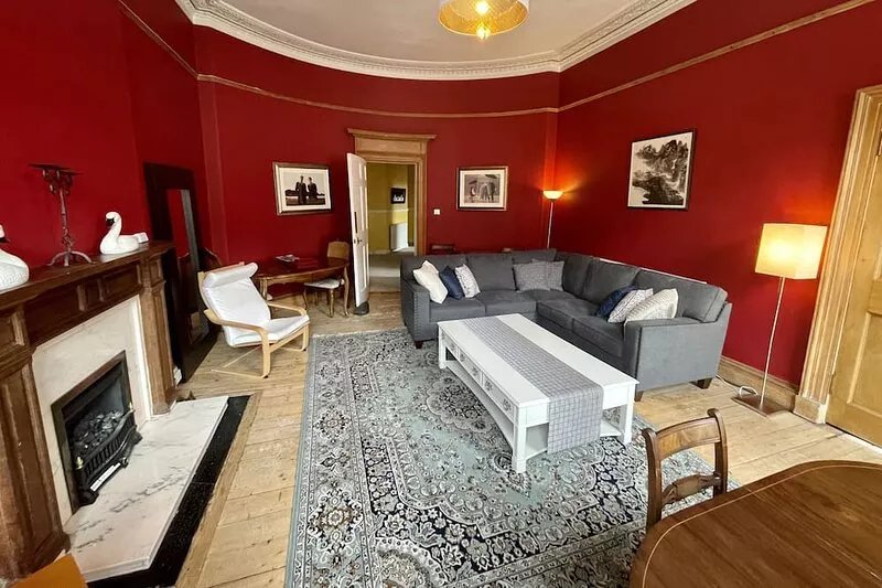 Fantastic city centre location - Spacious 3 bedroom apartment