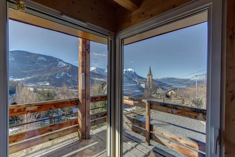 Very comfortable chalet close to the Orres ski resort in Embrun.
