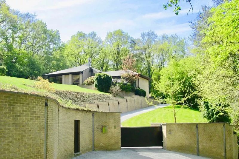 Villa des Templiers - 20 minutes from Brussels Airport - Sleeps 8 to 15 -