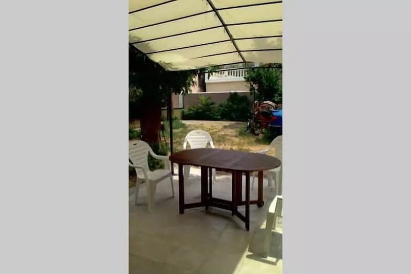 Studio with garden by the sea and Hérault - garden parking and shops
