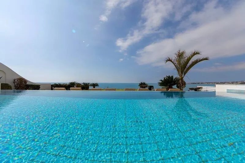 Executive Waterfront Villa with large pool, Spectacular Sunsets and Sea Views