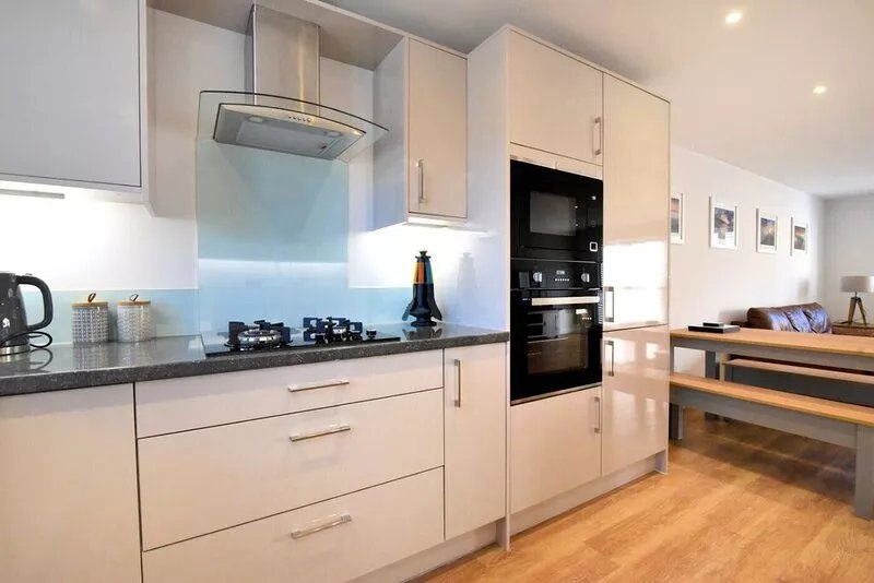 SHIRE VIEW, family friendly, country holiday cottage in Lyme Regis