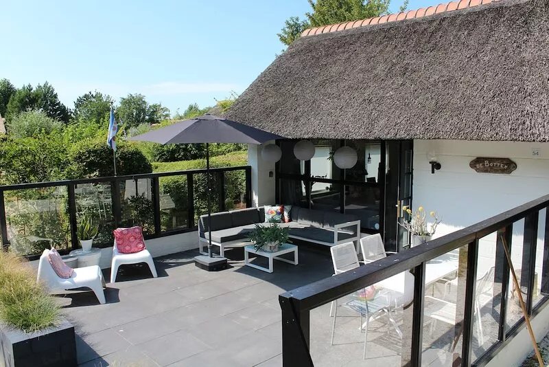 Holiday home at the beach (free wifi)