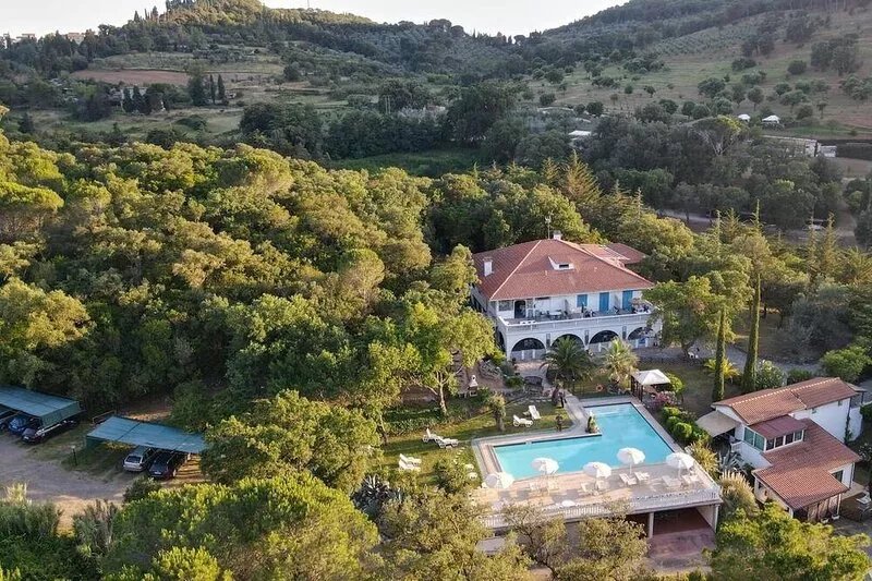 Villa near the Pool in a fantastic Park