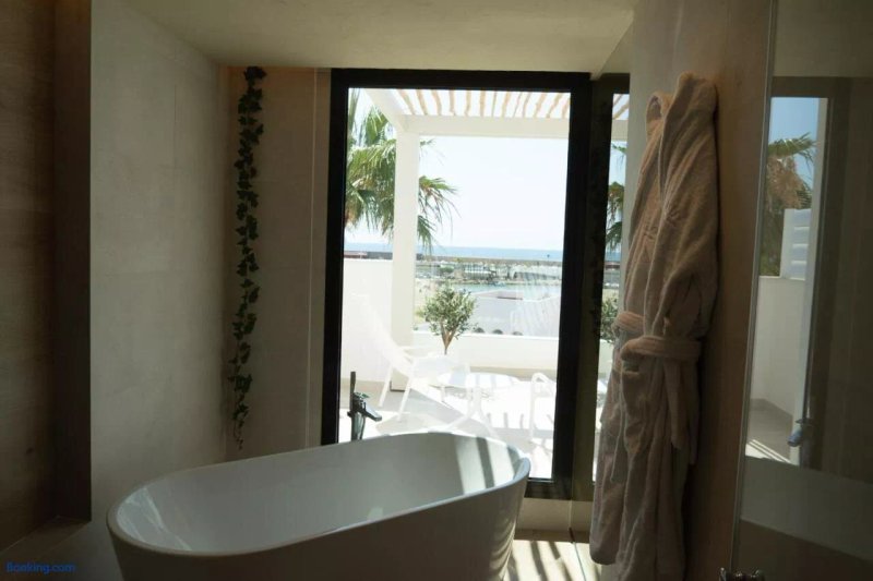 Xulos Rooms & Suites