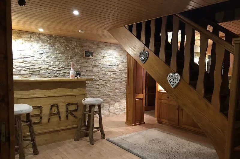 Large gîte with Sauna and Balneo 4*, shuttle to the ski slopes!