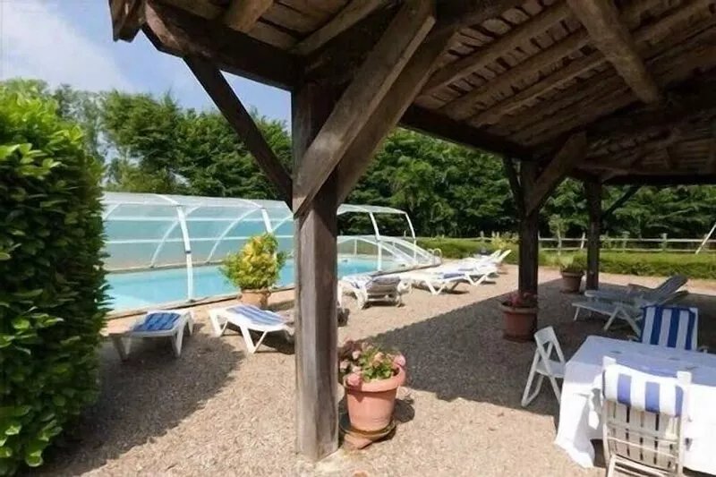 Maison de Maître, manor house style, on the banks of the Lot, countryside