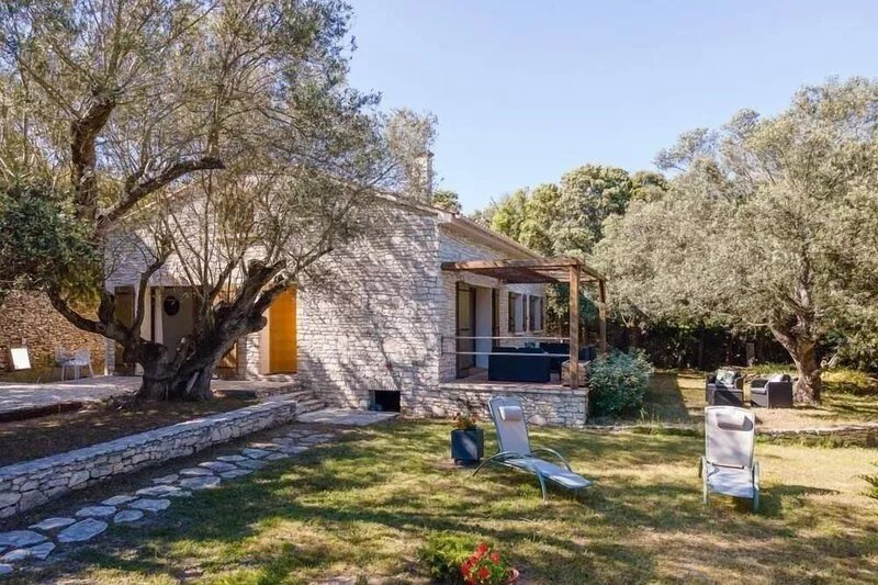 Villa Colombo - Four Bedroom House, Sleeps 8