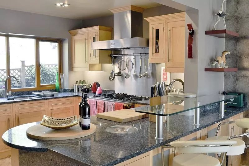 5 bedroom accommodation in Buxton
