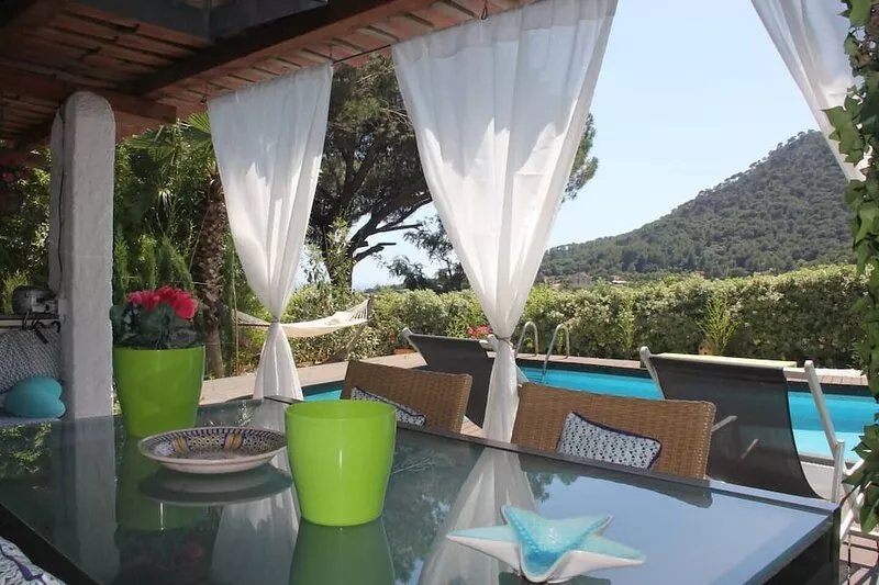 Relaxing villa with mountain and sea views