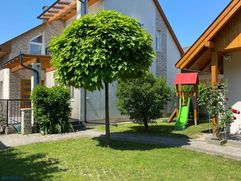 Magyar Apartman III