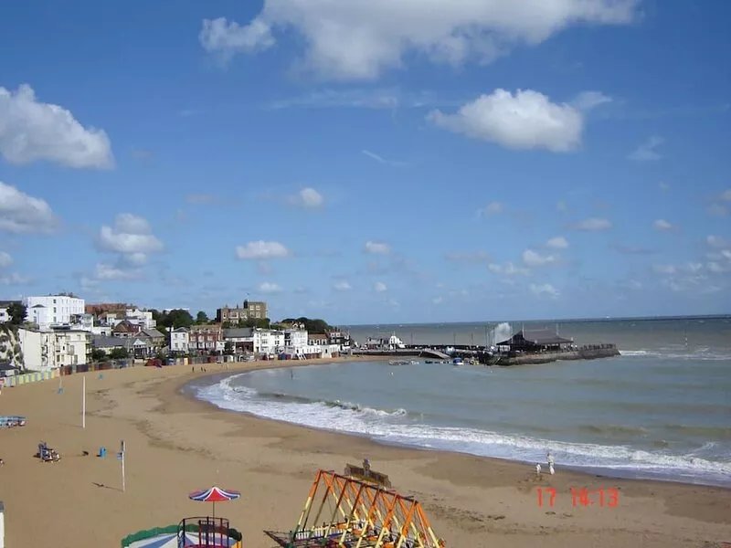Barnaby's Lodge By The Sea. Last Minute Special Offers!