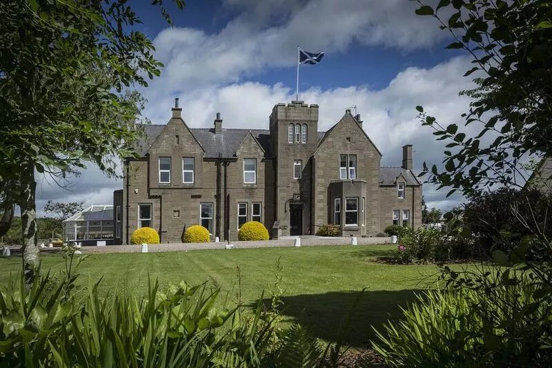 Victorian Mansion, fully refurbished, sleeps 24 guests in 12  ensuite bedrooms