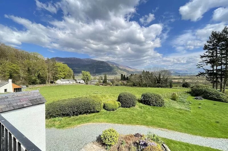 Lake View Cottage -  an apartment that sleeps 4 guests  in 2 bedrooms