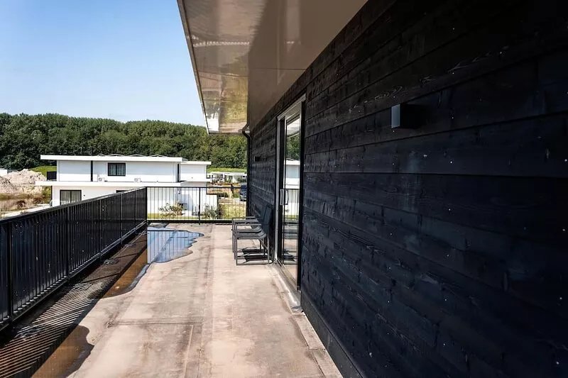 Water villa with garden and jetty near Harderwijk