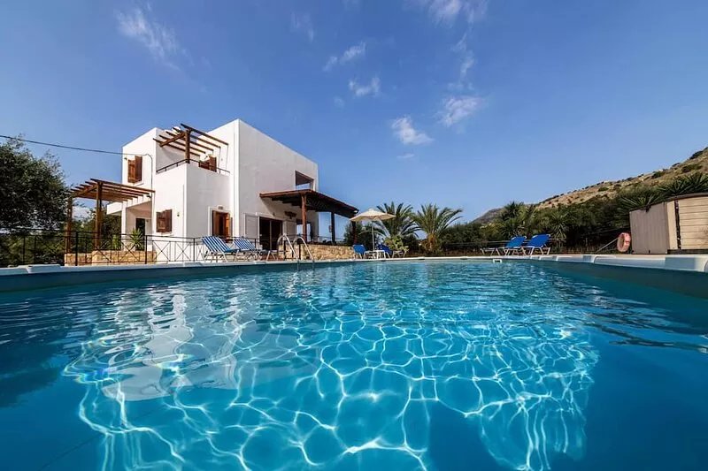 ☀️ NOT OVERLOOKED ☀️Gated Private Pool For Child Safety ☀️ FREE WiFi