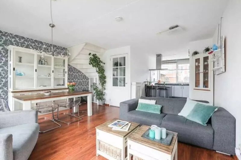 Family house near Amsterdam with private parking spot