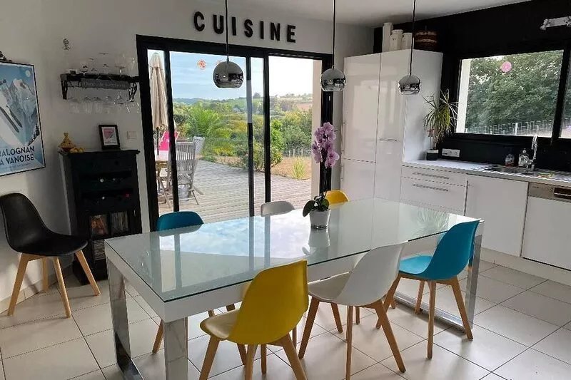 Modern villa in a large garden a few minutes from the sea
