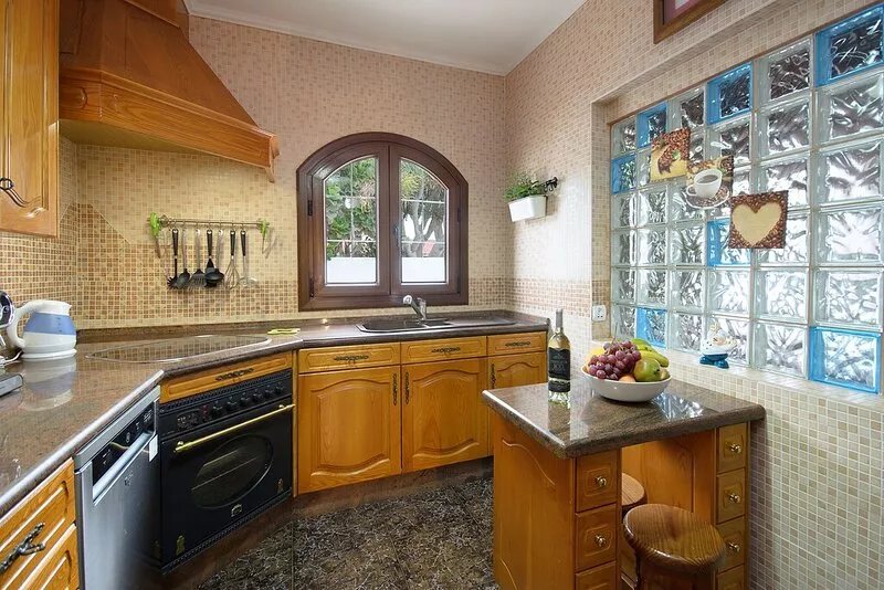 3 bedroom villa with private pool near the beach, overlooking the sea.