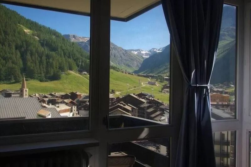 Very pretty apartment, well located, great view