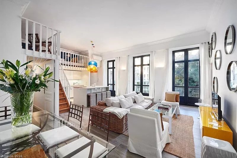 French Elegance 2 bedroom 3 bath 500 metres to beach
