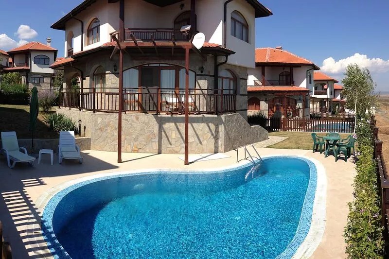 BEAUTIFUL DETACHED VILLA WITH PRIVATE SWIMMING POOL, BULGARIA
