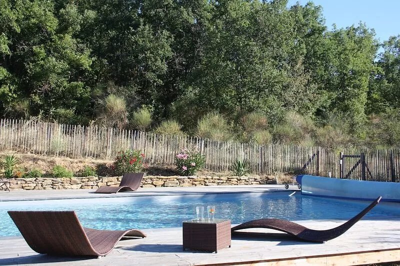 THE COTTAGE OF RURAL Bergnes, in the shade of large pine trees with pool