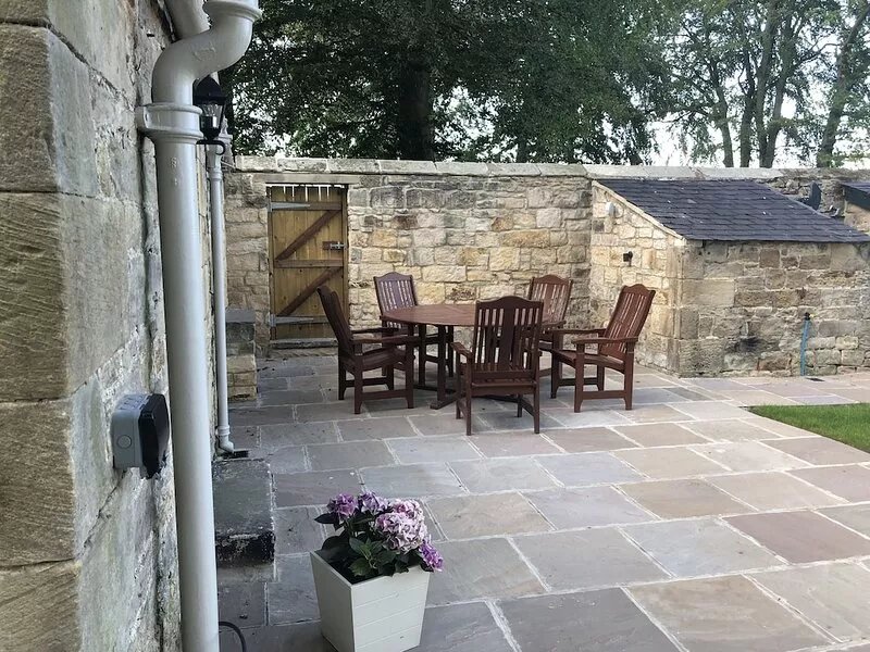 North Lodge cottage is a Charming /cozy 1890’s gate house