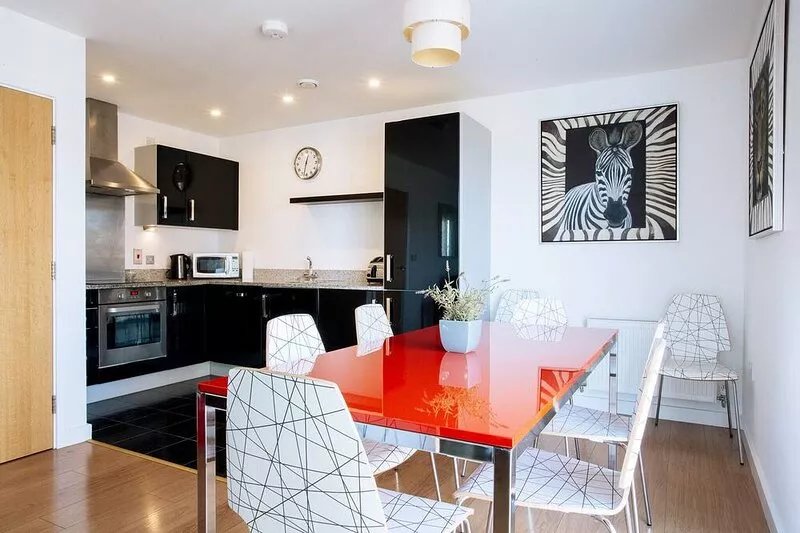 Modern three bedroom North Greenwich 90