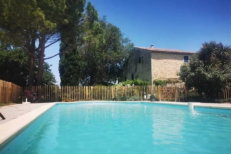 Mas des Graves - Provencal farmhouse with swimming pool, in the countryside.