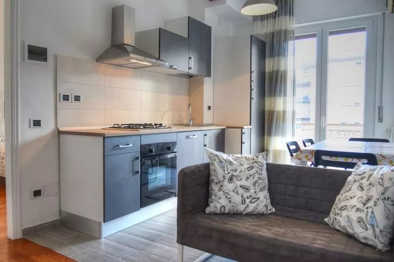 Three-room apartment in a strategic position between the sea and the center