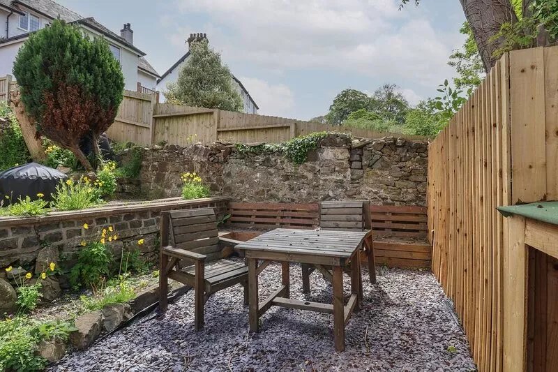 APARTMENT 3, pet friendly, with a garden in Conwy