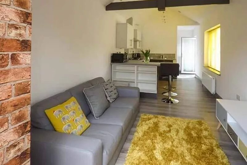 WHITE COTTAGE ANNEXE, pet friendly, with a garden in Tenby