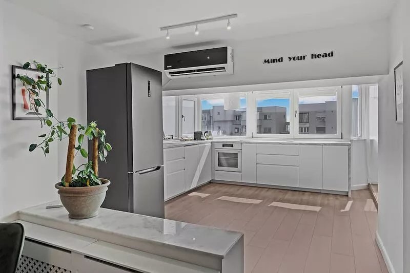 Cozy 2 Bedroom apartment - 2 Bathrooms - Parking