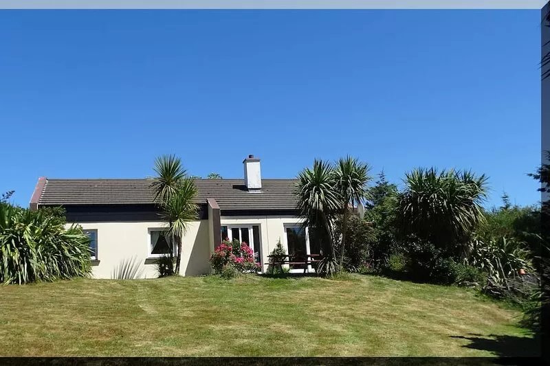 Detached house with a dream view of Kenmare Bay in a subtropical garden