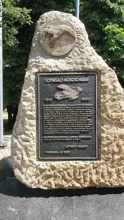 Pomnik Upamietniajacy Lotnisko Mokotowskie