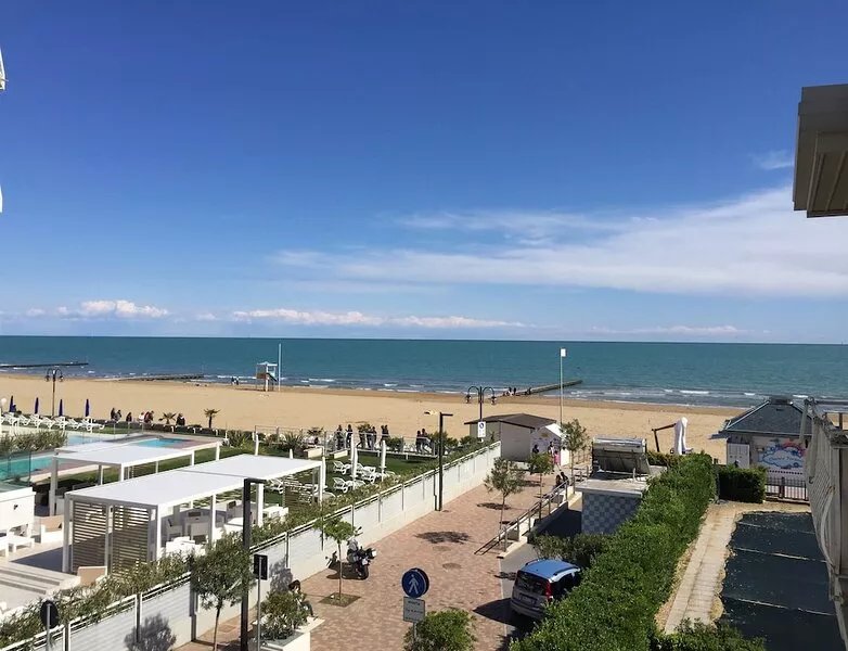 Lido di Jesolo apartment  - FACING THE SEA with PRIVATE BEACH (just renovated)