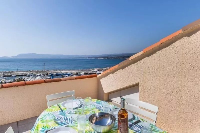 Apartment Château de la Madrague  in Saint Cyr sur Mer La Madrague, Cote d'Azur