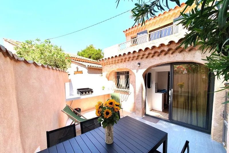 VILLA JULIE, 5 minutes from the beach, swimming pool, air conditioning