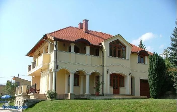 Bruckner Villa Apartman
