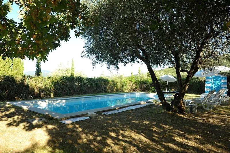 An 800 villa in the Tuscan countryside - a quiet place - pool - culture