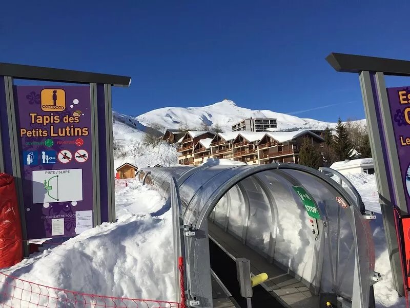THE CHALET KRISSYANN - 100M SKIING - SOUTH FACING - 14 PEOPLE - 140 M2