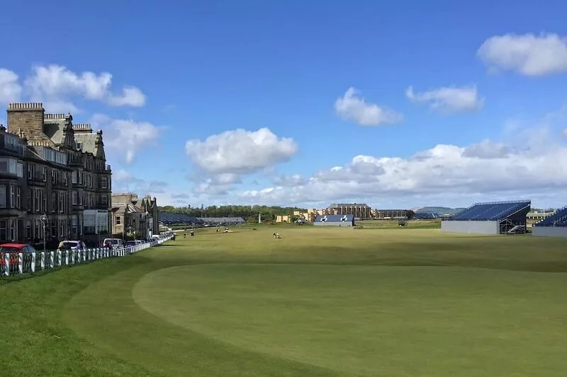 4 bedroom,5 bathroom,gamesroom, garden & parking, perfect for golf in St Andrews