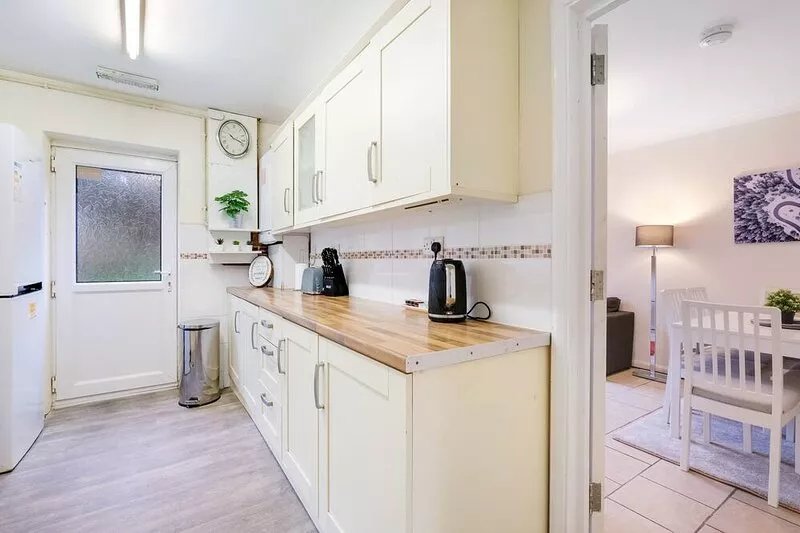 High Wycombe 4 Bedroom Home - Free Parking, WiFi, Garden
