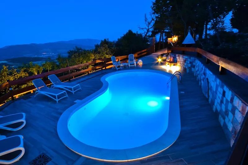 VillaSubasioRelax, panoramic villa with swimming pool, natural park, Spello