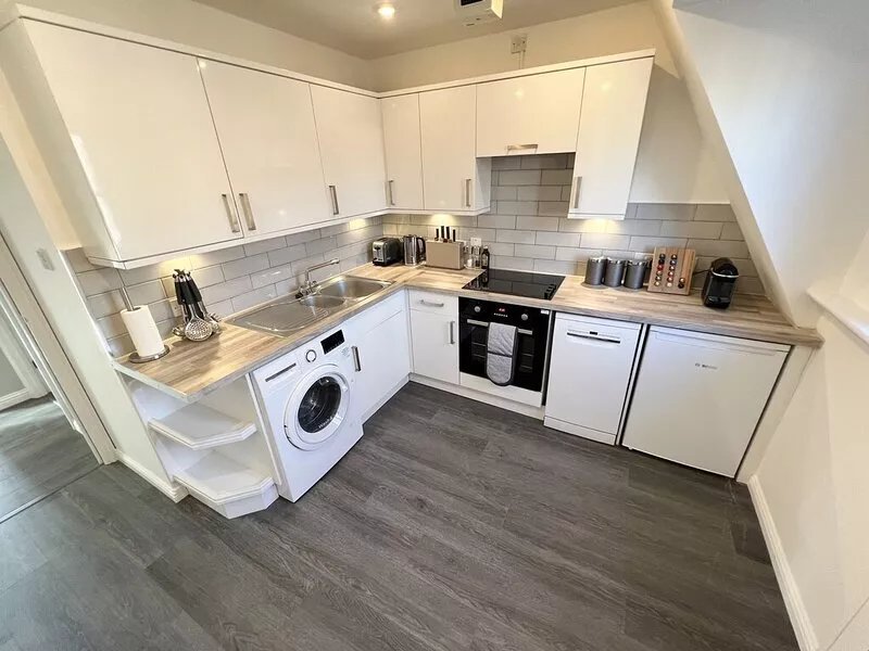 Beautiful city centre apartment with private parking